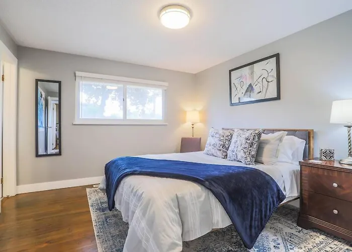 New Modern Home W/ Beautiful Finishes!