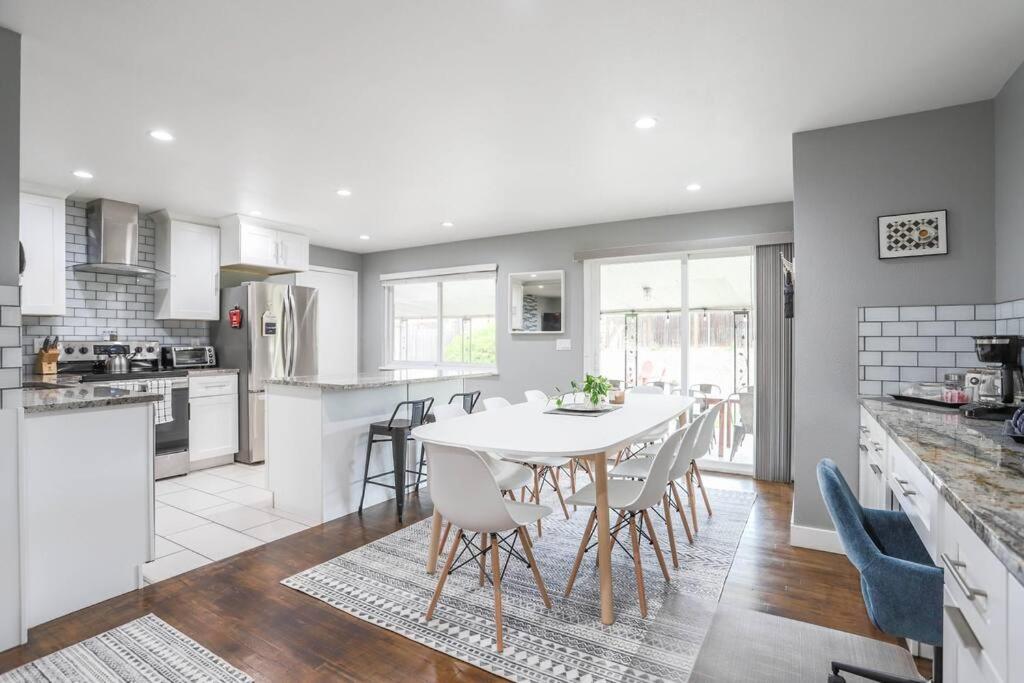 New Modern W/ Beautiful Finishes! Apartment *