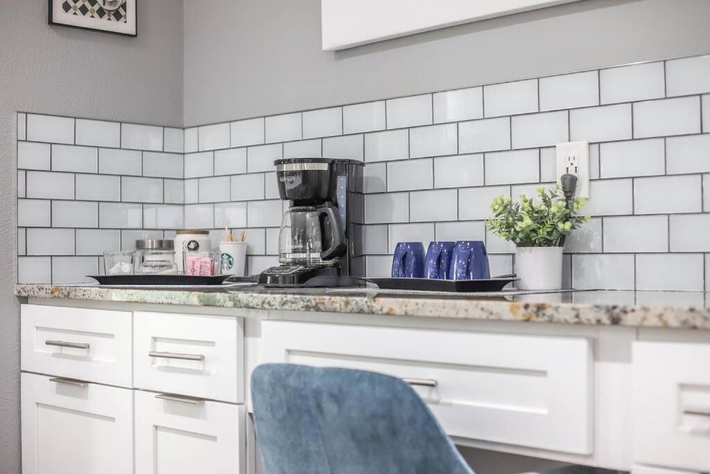 New Modern W/ Beautiful Finishes! * Denver