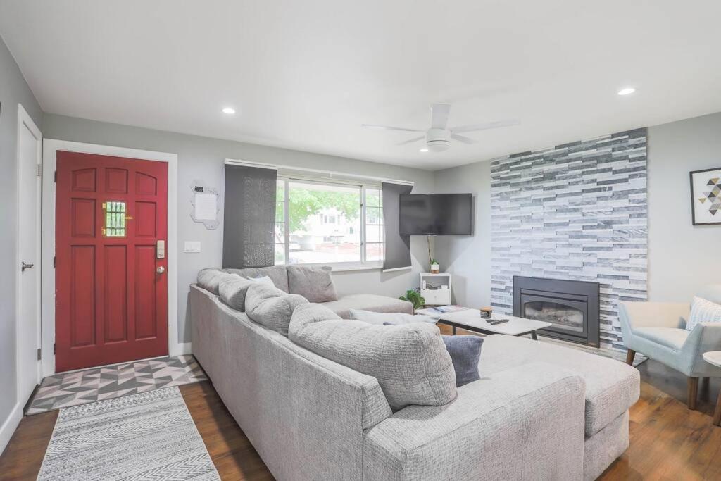 New Modern W/ Beautiful Finishes! Denver