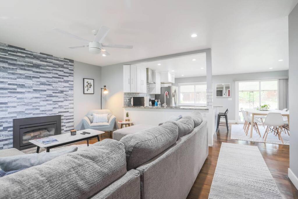New Modern W/ Beautiful Finishes! Apartment *