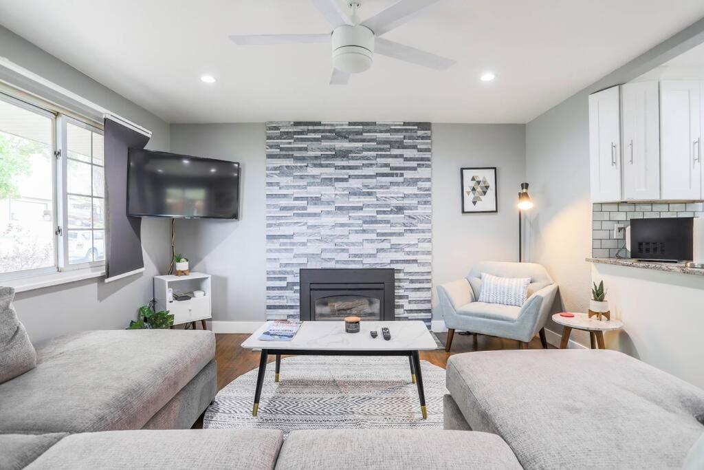 New Modern W/ Beautiful Finishes! Apartment *